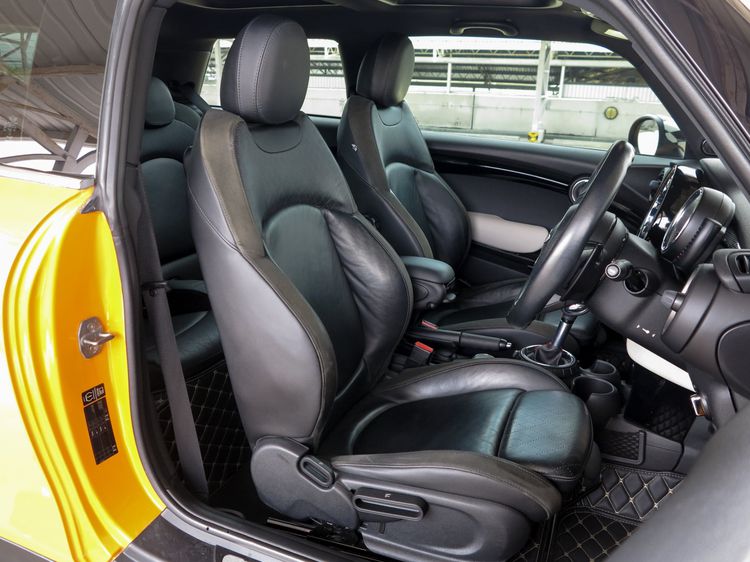 Mini Hatch Cooper 2015 2.0 S Sedan เบนซิน ไม่ติดแก๊ส เกียร์อัตโนมัติ เหลือง รูปที่ 3