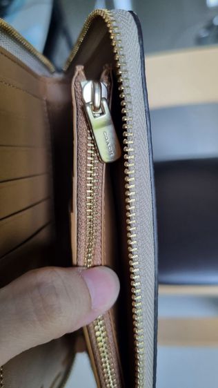 กระเป๋าสตางค์ Coach ซิปรอบใบกลาง Coach Medium Id Zip Wallet Signature Canvas รูปที่ 8