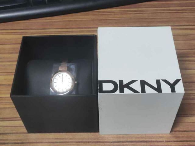 นาฬิกาหญิง DKNY