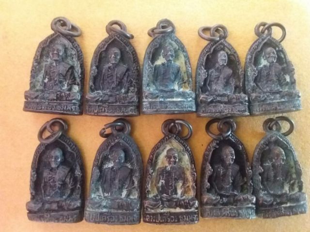 รูปหล่อ ล.ป.เครื่อง วัดเทพสิงหาร อุดรธานี ปี2521 ในหลวงเททอง รูปที่ 5