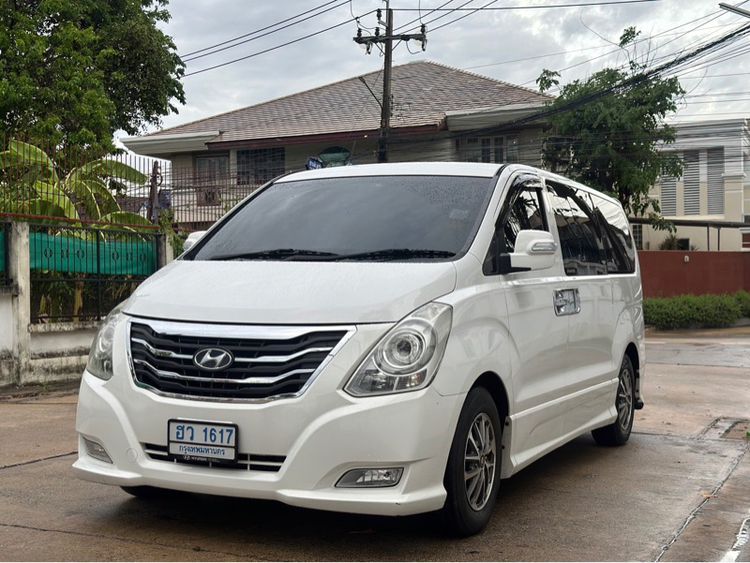 Hyundai H-1  2015 2.5 Limited Van ดีเซล ไม่ติดแก๊ส เกียร์อัตโนมัติ ขาว รูปที่ 2