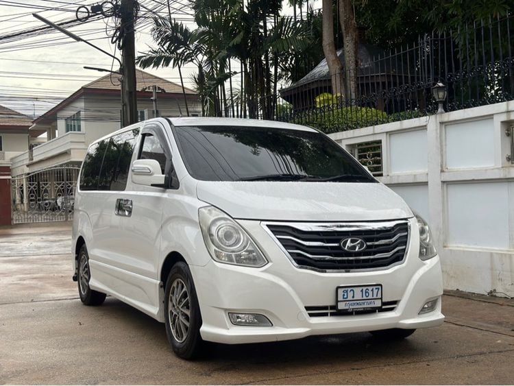 Hyundai H-1  2015 2.5 Limited Van ดีเซล ไม่ติดแก๊ส เกียร์อัตโนมัติ ขาว