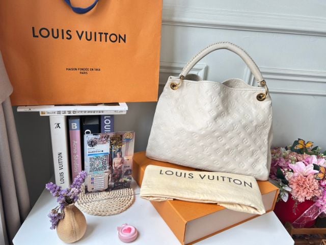 Louis Vuitton  Artsy MM shoulder bag White แรร์ไอเท็ม สวยคุ้ม รูปที่ 1