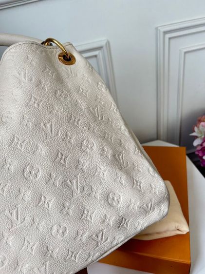 Louis Vuitton  Artsy MM shoulder bag White แรร์ไอเท็ม สวยคุ้ม รูปที่ 8