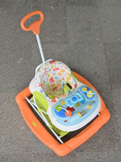 อุปกรณ์สำหรับเด็กและทารก ขายรถหัดเดิน Glowy Star ปรับโยกได้ เข็นได้ มีเสียงเพลง (มือสอง)