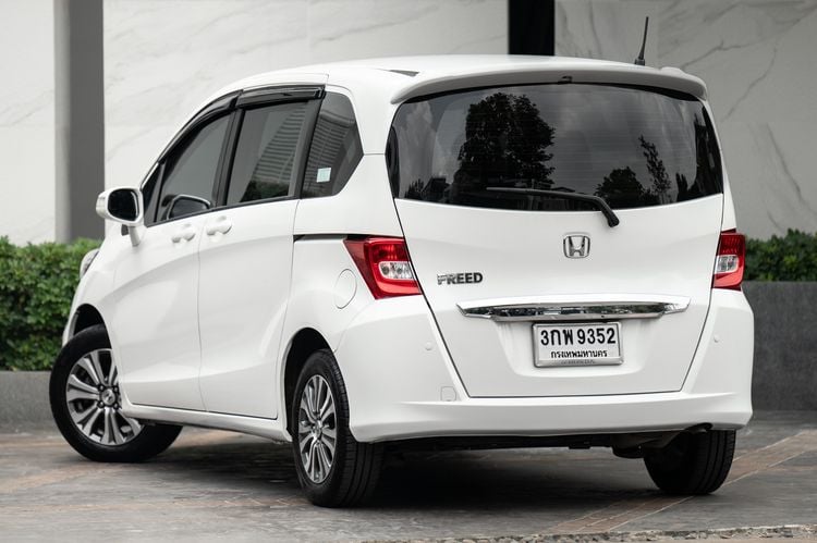 Honda Freed 2014 1.5 EL Utility-car เบนซิน ไม่ติดแก๊ส เกียร์อัตโนมัติ ขาว รูปที่ 4