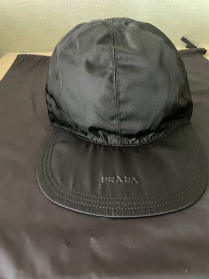 หมวกและหมวกแก๊ป prada