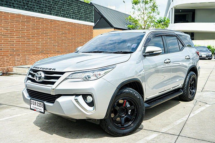 Toyota Fortuner 2016 2.4 G Utility-car เบนซิน ไม่ติดแก๊ส เกียร์ธรรมดา เทา