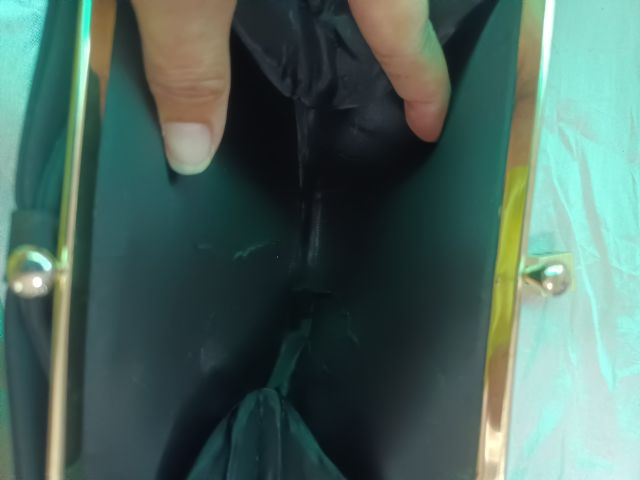กระเป๋าถือผ้าซาตินสีดำแต่งโบว์ รูปที่ 3