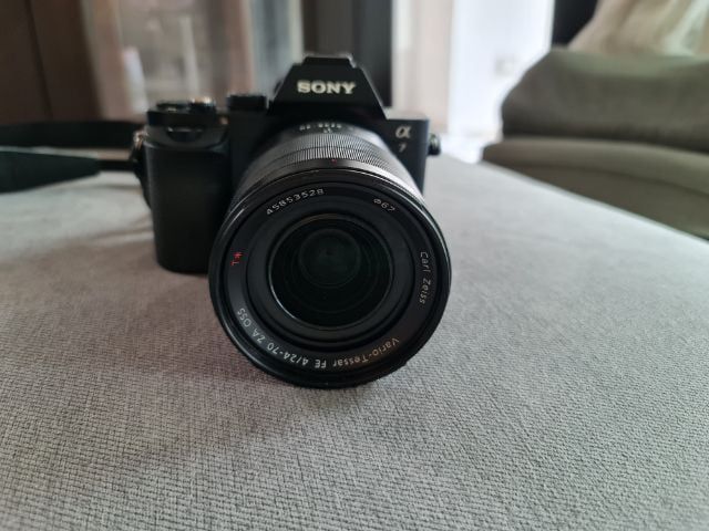 ต้องการขายกล้อง SONY ALPHA7 พร้อม LENS ZEISS 24-70 F4