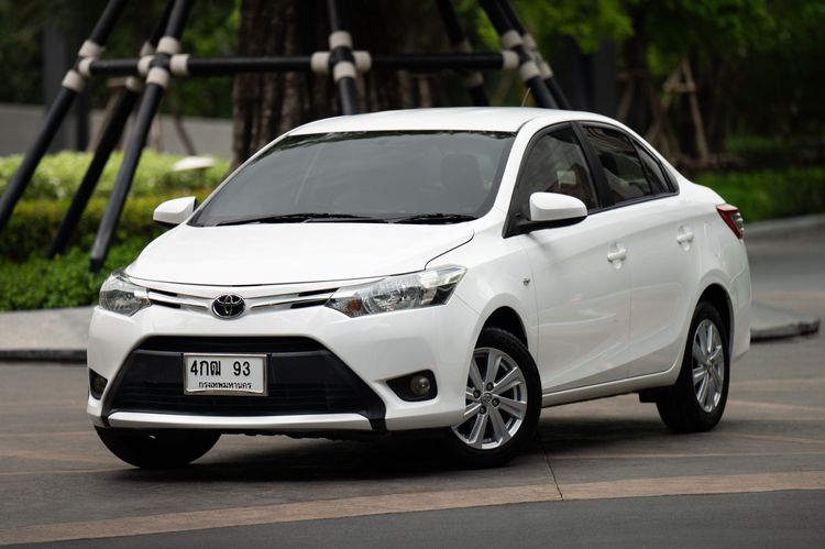 Toyota Vios 2015 1.5 E Sedan เบนซิน LPG เกียร์อัตโนมัติ ขาว รูปที่ 1
