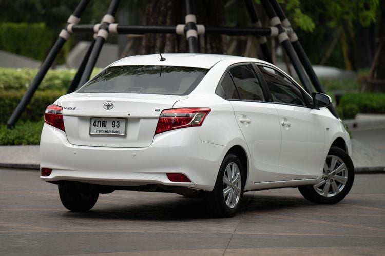 Toyota Vios 2015 1.5 E Sedan เบนซิน LPG เกียร์อัตโนมัติ ขาว รูปที่ 4