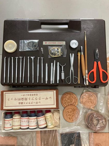 ชุดเครื่องมือทำหนังมาชุดใหญ่ของญี่ปุ่นยุค 80’s Vintage Leather Craft Box Set Tool Made In Japan 1980’s รูปที่ 2