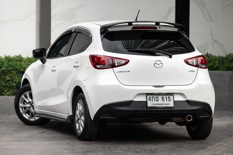 Mazda Mazda 2 2015 1.3 High Plus Sedan เบนซิน ไม่ติดแก๊ส เกียร์อัตโนมัติ ขาว รูปที่ 3