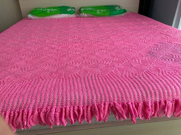 ผ้าปูที่นอน ผ้าคลุมเตียง แบบผ้าไหมถักมือ ขนาด 6 ฟุต สีชมพู
