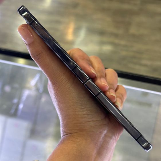 Samsung Z Flip5 512GB สีดำ เครื่องนอก เมนูไทย สภาพสวยมาก มีรอยมุมบนเล็กๆ จอ6.7นิ้ว แรม8รอม512 Snap8 Gen2 เครื่องใช้งานดีเยี่ยม🔥🔥 รูปที่ 3