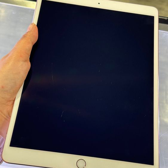 iPad Pro 10.5 64GB ใส่ซิม(CellularและWiFi) เครื่องศูนย์ โมเดลTH สีโรสโกลด์ สภาพสวยมาก จอมีจุดไบร์ทล่าง เครื่องใช้งานดีเยี่ยม ครบยกกล่อง🔥🔥 รูปที่ 8
