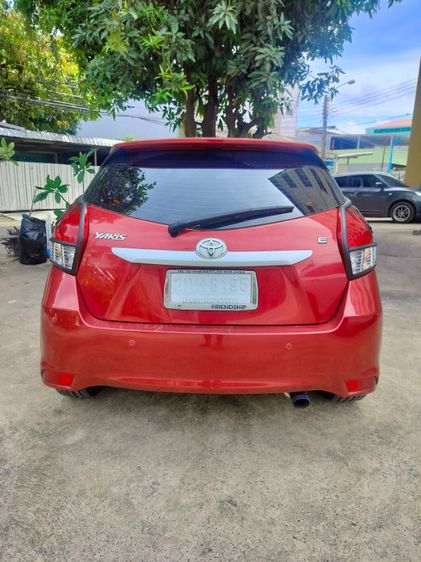 รถ Toyota Yaris 1.2 E สี แดง