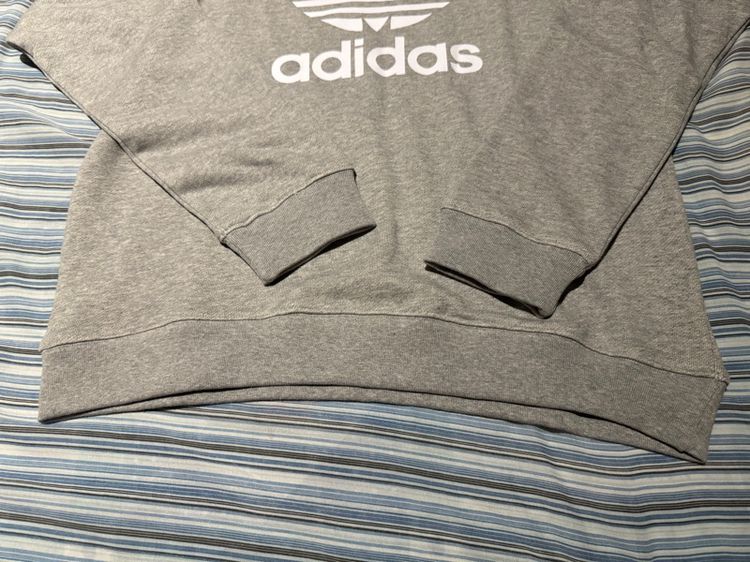Adidas เสื้อกันหนาวคอกลมสีเทา รูปที่ 3