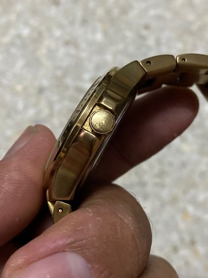 นาฬิกายี่ห้อ GUESS  ของแท้มือสอง  ทองสวย สแตนเลสสายยาว 17  เซนติเมตร 900฿ รูปที่ 4