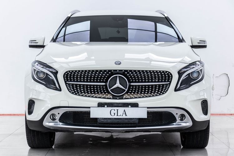Mercedes-Benz GLA-Class 2015 GLA200 Sedan เบนซิน ไม่ติดแก๊ส เกียร์อัตโนมัติ ขาว รูปที่ 4
