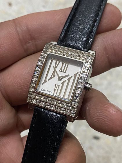 นาฬิกายี่ห้อ DKNY  ของแท้มือสอง สแตนเลสสายหนังเปลี่ยนใหม่ 900฿ รูปที่ 2