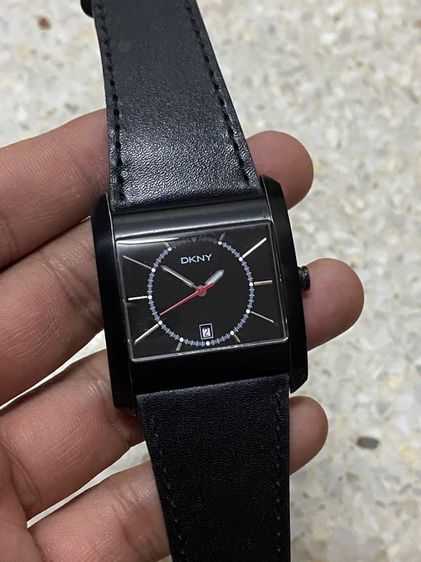 นาฬิกายี่ห้อ DKNY  ของแท้มือสอง สแตนเลสสีดำ สายหนังเปลี่ยนใหม่ 900฿