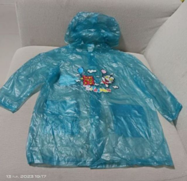 ชุดเสื้อกันฝนเด็ก สีฟ้าใส ลายสกรีนอุลตร้าแมน อายุ 6 - 8 ขวบ เบอร์ 8 มือสองสภาพดี ขายถูกๆค่ะ รูปที่ 2