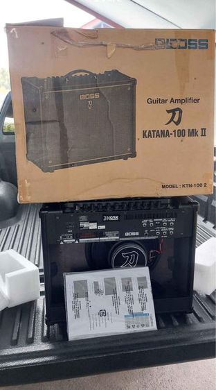 - แอมป์กีตาร์ Boss Katana 100-Watt MKII 9500.-