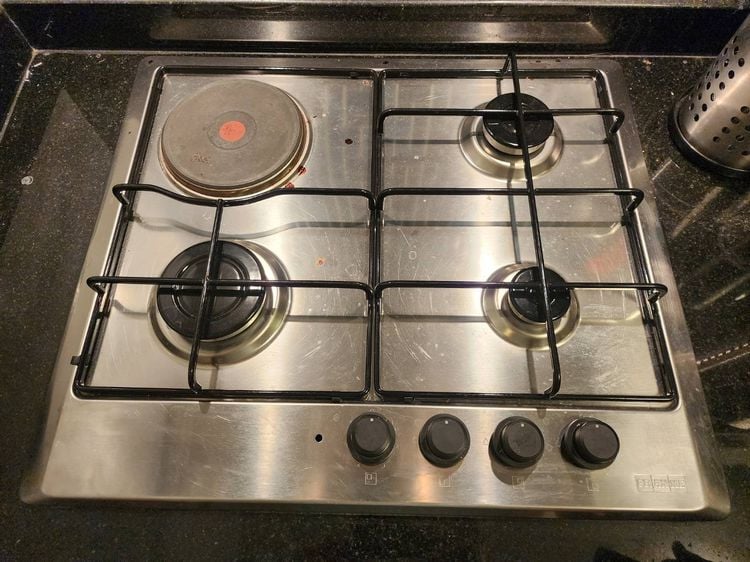 อุปกรณ์ในครัวอื่นๆ หัวเตาแก๊สแบบฝัง 3 หัว มาพร้อมเตาขดลวดความร้อนไฟฟ้า 1 หัว ยี่ห้อ Franke ผลิตอิตาลี