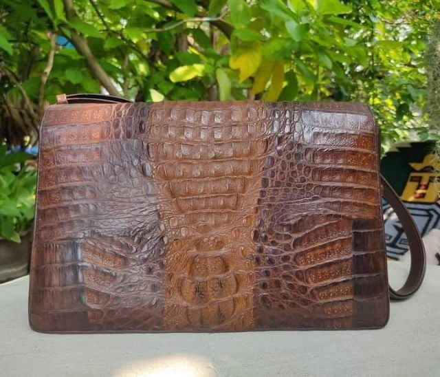 กระเป๋าหนังจรเข้วินเทจ Rare vintage genuine crocodile handbag