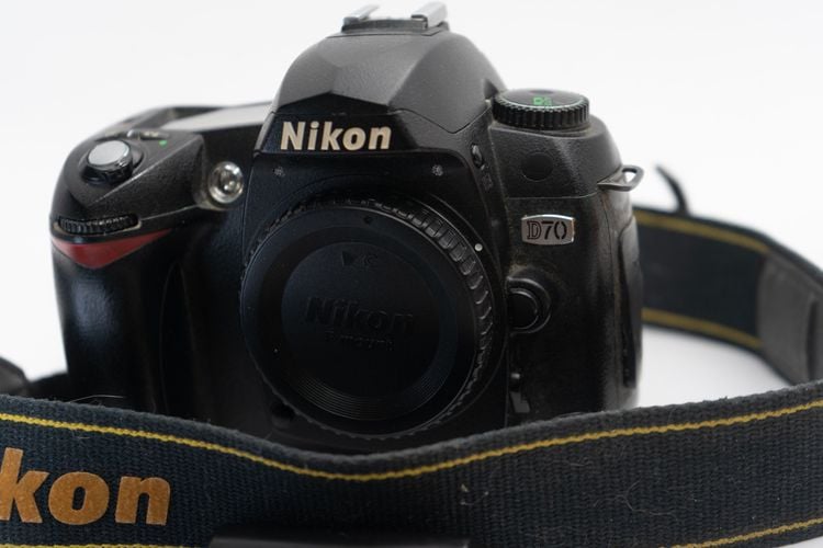 กล้อง DSLR ไม่กันน้ำ Nikon D70 digital camera