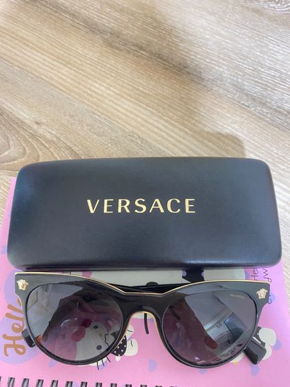 แว่นตากันแดด Versace สภาพเหมือนใหม่ ไม่ค่อยได้ใช้ มีตำหนินิดหน่อย