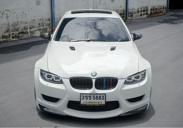 รถ BMW Series 3 330i สี ขาว