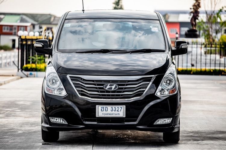Hyundai H-1  2014 2.5 Deluxe Van ดีเซล ไม่ติดแก๊ส เกียร์อัตโนมัติ ดำ รูปที่ 2