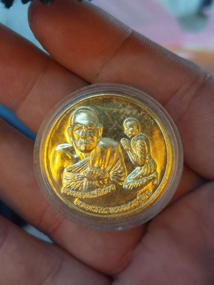 เหรียญสมเด็จพระนเรศวรทรงผนวช รุ่น1 จ.พิษณุโลกปี2555 เนื้อกะหลั่ยทอง วงกลม ขนาด3.2เซนติเมตร พิธีใหญ่เกจิดัง แบ่งปันเหรียญล่ะ50เหมาหมด79เหรียญ