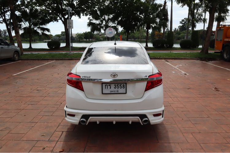 Toyota Vios 2015 1.5 E Sedan เบนซิน เกียร์อัตโนมัติ ขาว รูปที่ 2
