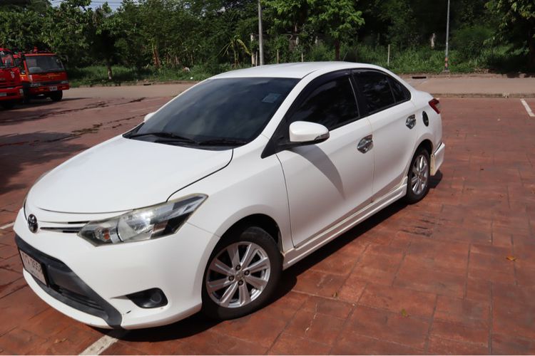 Toyota Vios 2015 1.5 E Sedan เบนซิน เกียร์อัตโนมัติ ขาว รูปที่ 4