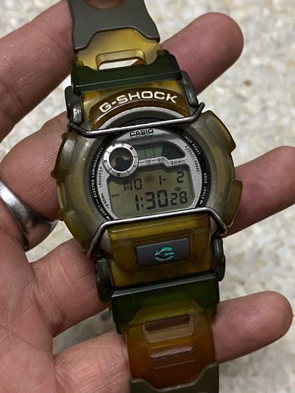 G-Shock หลากสี นาฬิกายี่ห้อ G SHOCK  รุ่นเก่า วินเทจ DW003  ตามสภาพ จอมีดวงดำตรงกลางนิดนึง   900฿