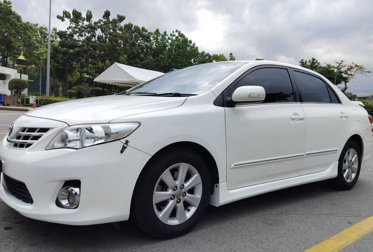 Toyota Altis 2013 1.6 E CNG Sedan เบนซิน NGV เกียร์อัตโนมัติ ขาว รูปที่ 3