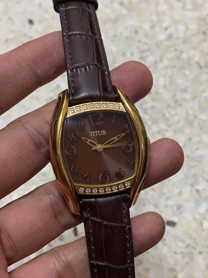อื่นๆ โรสโกลด์ นาฬิกายี่ห้อ TITUS  ควอทซ์ แท้มือสอง ทองสวย สายหนังเปลี่ยนใหม่ 900฿