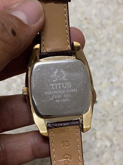 นาฬิกายี่ห้อ TITUS  ควอทซ์ แท้มือสอง ทองสวย สายหนังเปลี่ยนใหม่ 900฿ รูปที่ 2