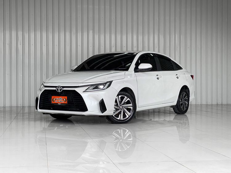 รถ Toyota Yaris ATIV 1.2 Premium สี ขาว