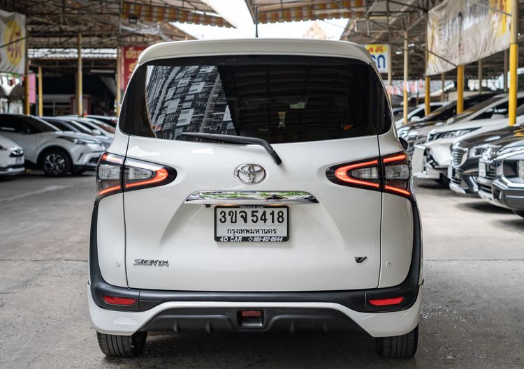 Toyota Sienta 2018 1.5 V Utility-car เบนซิน ไม่ติดแก๊ส เกียร์อัตโนมัติ ขาว รูปที่ 4