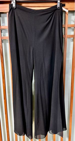 กางเกง แบรนด์GSP แท้ ปีกข้างเป็นผ้าบาง ทรงขาบาน มีซับใน ผ้าโพลีเอสเตอร์ ทรงสวยสีดำเข้ม เอวสูง สภาพดีมาก ใช้งานน้อยครั้ง 