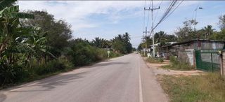 ขายที่ดินแถวสี่แยกท่าสนใกล้ราชภัฏสนใจโทรคุยอย่างเดียวไม่ตอบแชทนะคับ0620941360