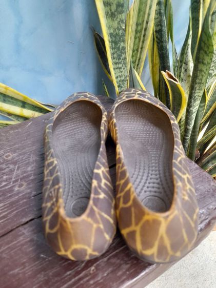 รองเท้า Crocs 