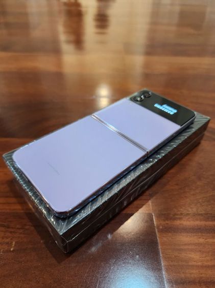 256 GB samsung Galaxy Z Flip 4 256gb สีม่วงสวยน่ารักมาก