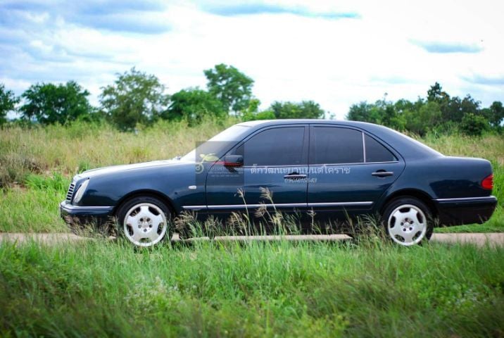 Mercedes-Benz รุ่นอื่นๆ 1996 รุ่นย่อยอื่นๆ Sedan เบนซิน น้ำเงิน รูปที่ 1