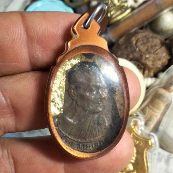 เหรียญหลวงพ่อทิมวัดป่าเลไลย์เนื้อนวโลหะเลี่ยมเก่าปิดทองเดิมๆ 250 บาทพร้อมส่ง